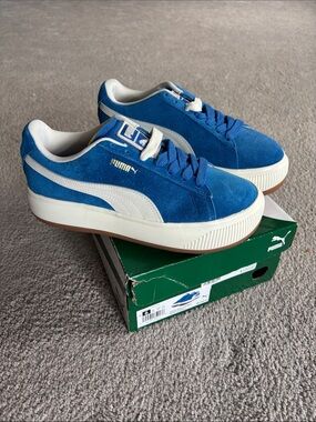 NWT！Puma Blue Suede Platform Sneaker